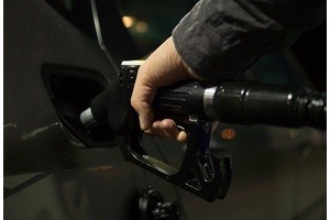 Правительство остановило рост цен на бензин