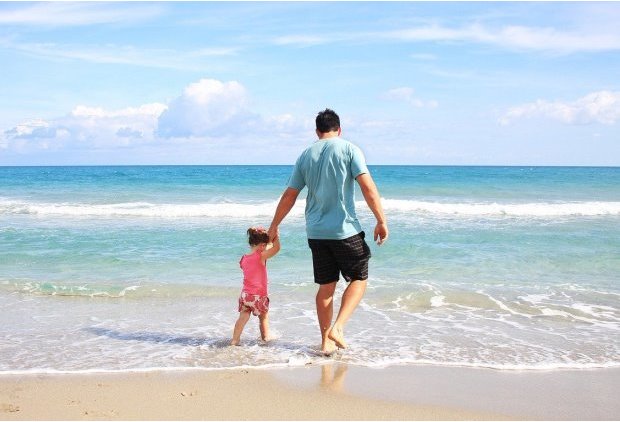 Отец-молодец: как мужчины уходят в отпуск по отцовству в разных странах