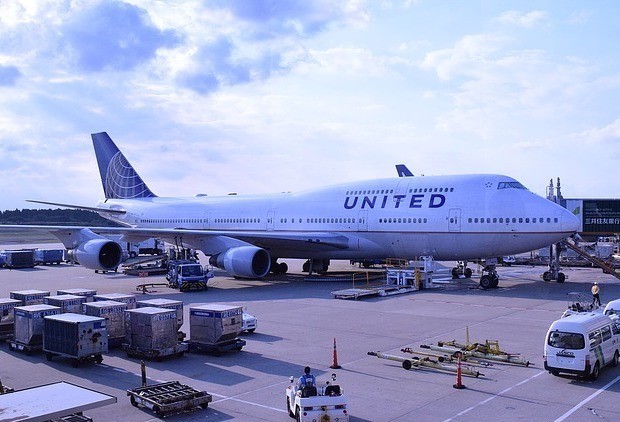 United Airlines предложила сотрудникам сократить часы работы, чтобы избежать увольнений