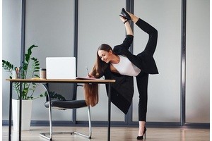 Офисный физкульт-привет: идеи упражнений, которые легко выполнить на рабочем месте