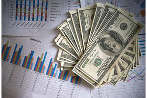 Курс доллара впервые за год превысил 80 рублей. Новости экономики
