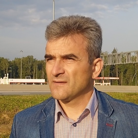 Роман Голов